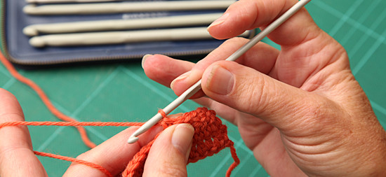 Dorothy Russell Quilt Tutorial. How to Hold a Crochet Hook